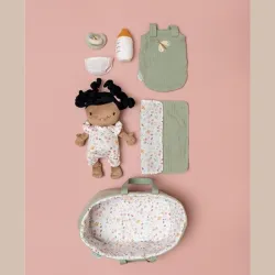 Bebé Evi Little Dutch con capazo y accesorios
