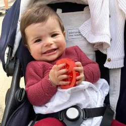 Mordedor Bebé Renato the Tomato – Oli & Carol